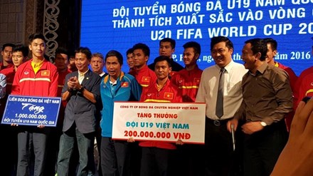 Tuyển U19 Việt Nam nhận thưởng khủng.